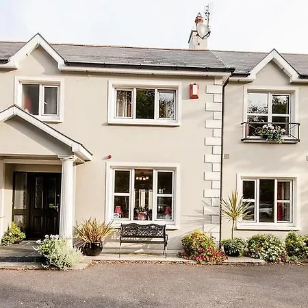 Macliam 3* كلوناكِلتي